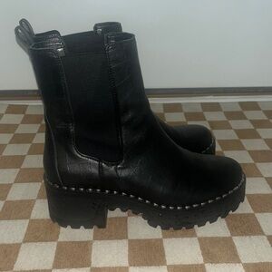 Vince Camuto Women’s Chunky Boot size 9